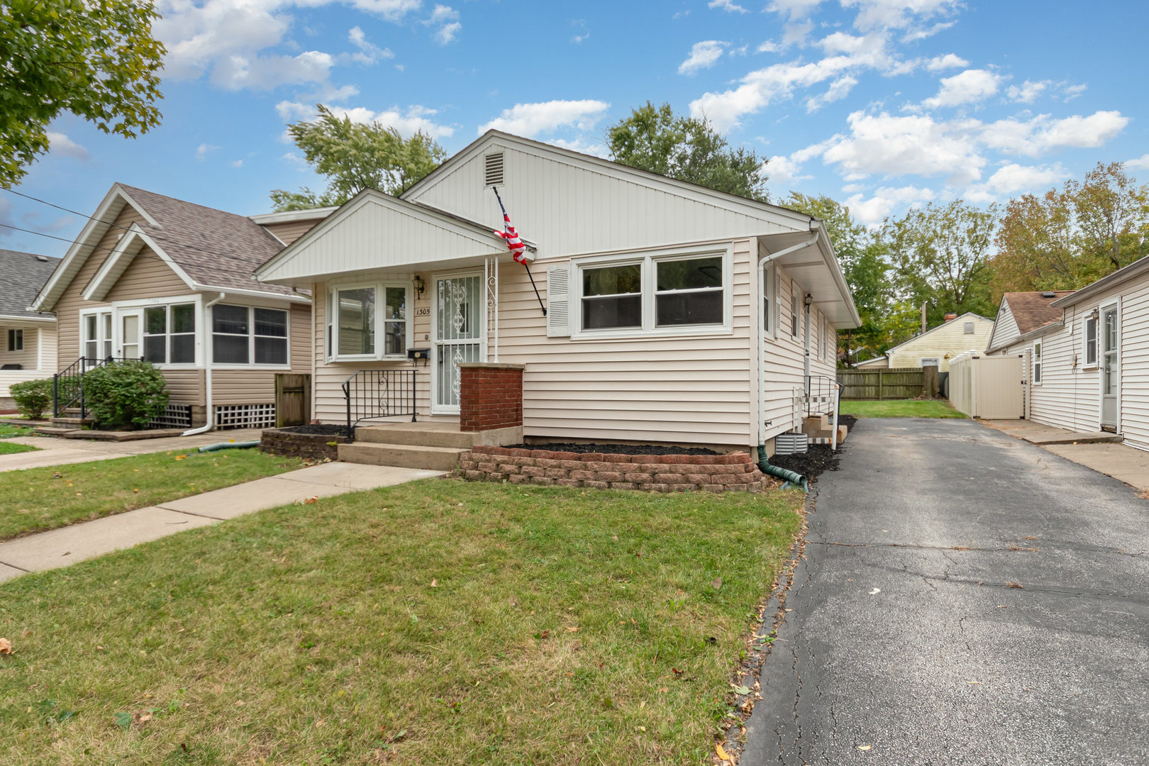 1305 Superior Street, Aurora, IL 60505