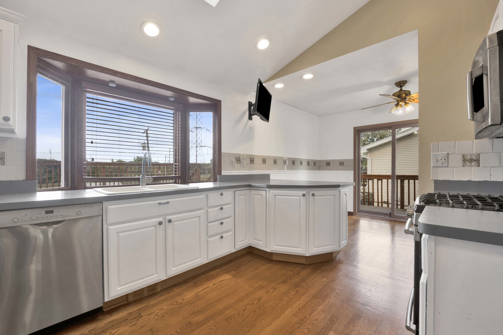 2S224 Valley Road, Lombard, IL 60148