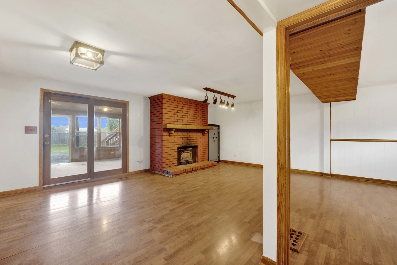 2S224 Valley Road, Lombard, IL 60148