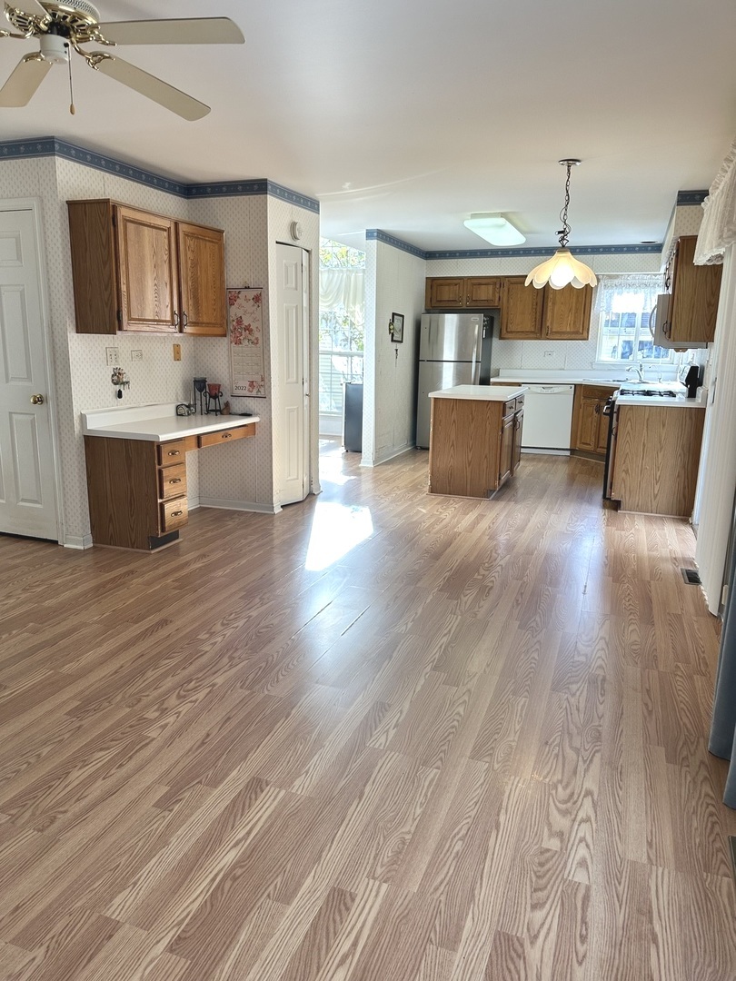 7 Royal Oak Court, Lake In The Hills, IL 60156