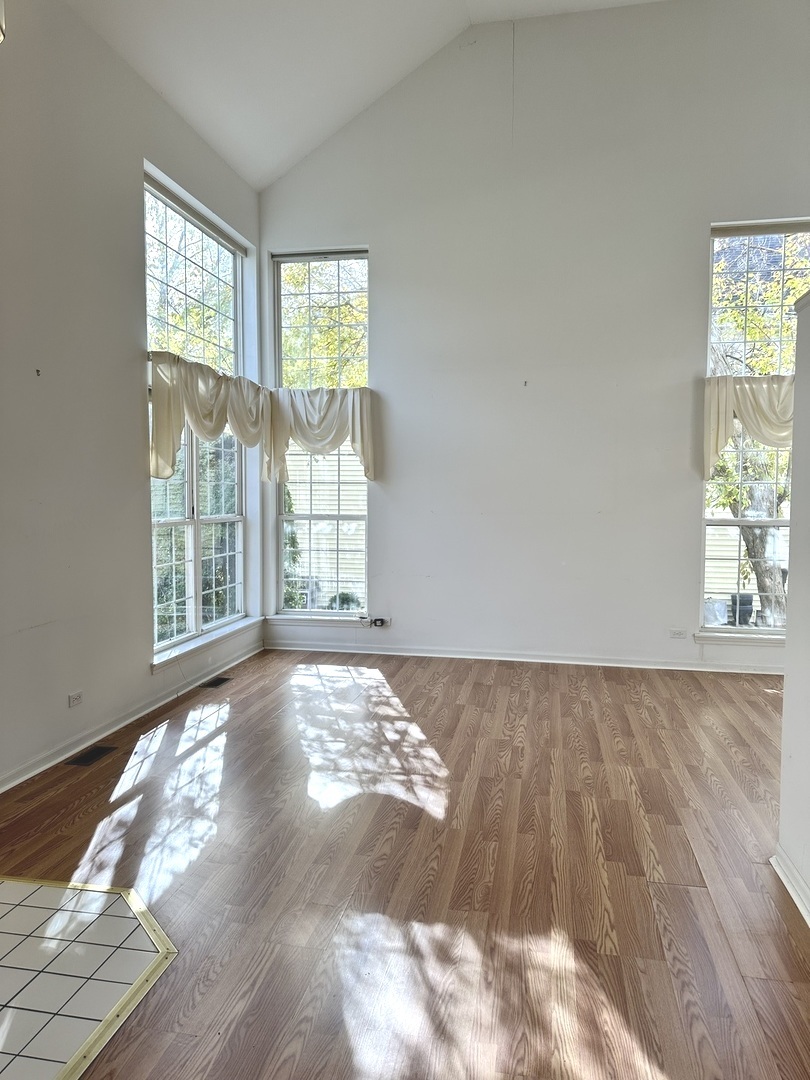 7 Royal Oak Court, Lake In The Hills, IL 60156