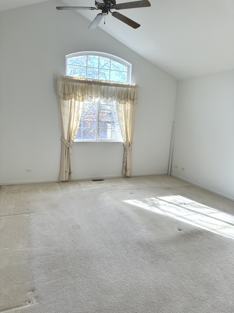 7 Royal Oak Court, Lake In The Hills, IL 60156