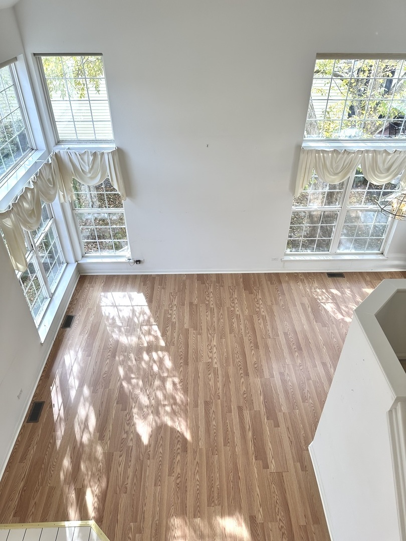 7 Royal Oak Court, Lake In The Hills, IL 60156