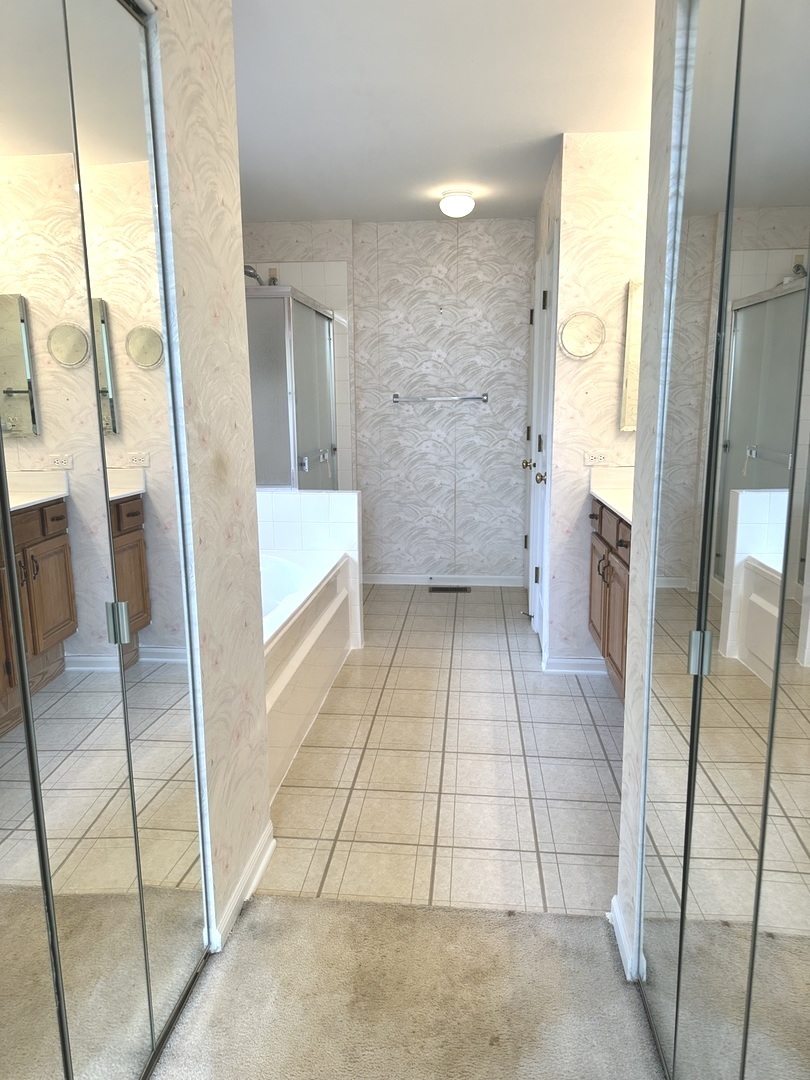 7 Royal Oak Court, Lake In The Hills, IL 60156