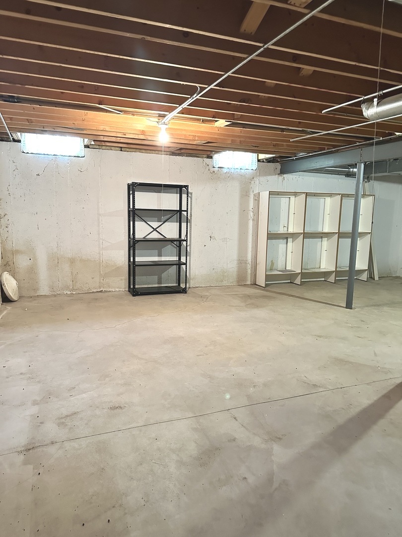 7 Royal Oak Court, Lake In The Hills, IL 60156