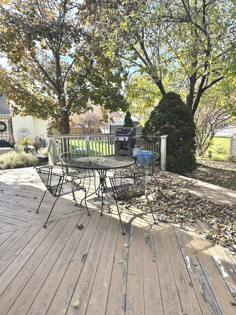 7 Royal Oak Court, Lake In The Hills, IL 60156