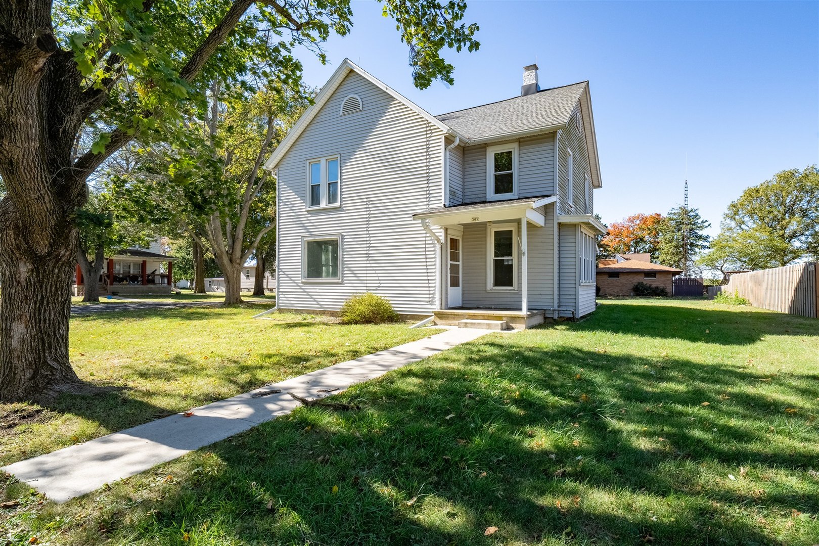 305 S Perry Street, Carlock, IL 61725