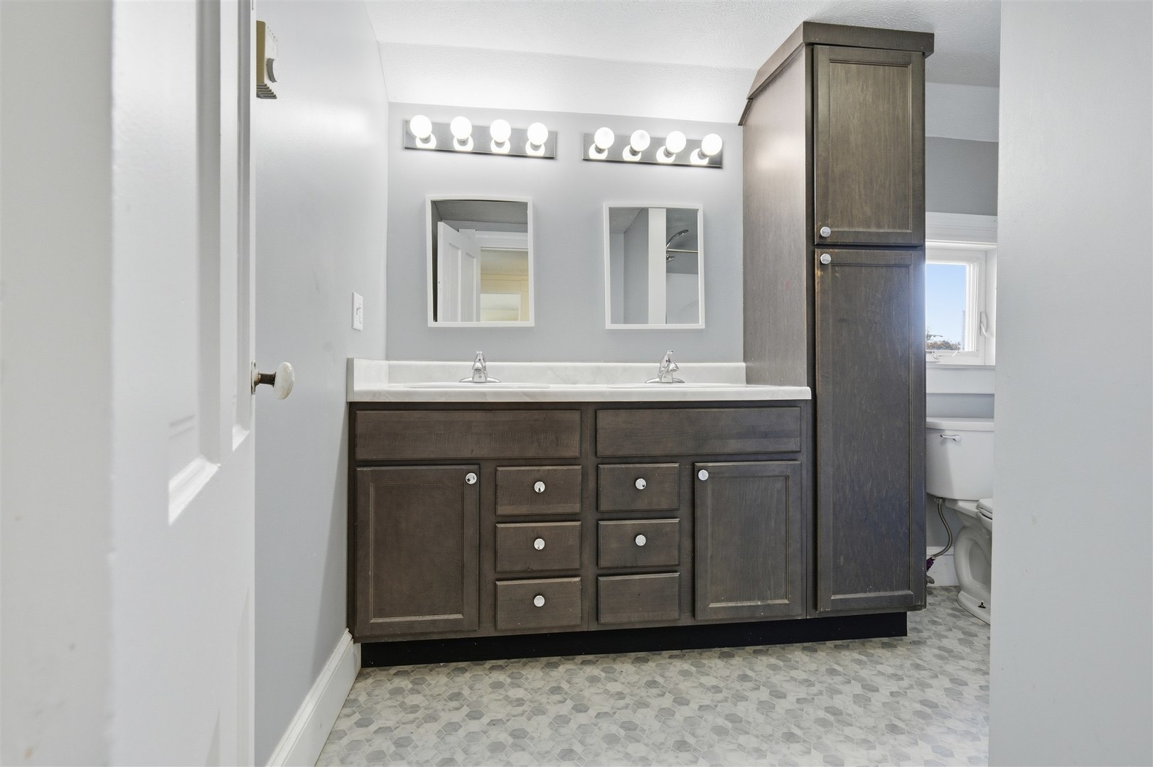 305 S Perry Street, Carlock, IL 61725