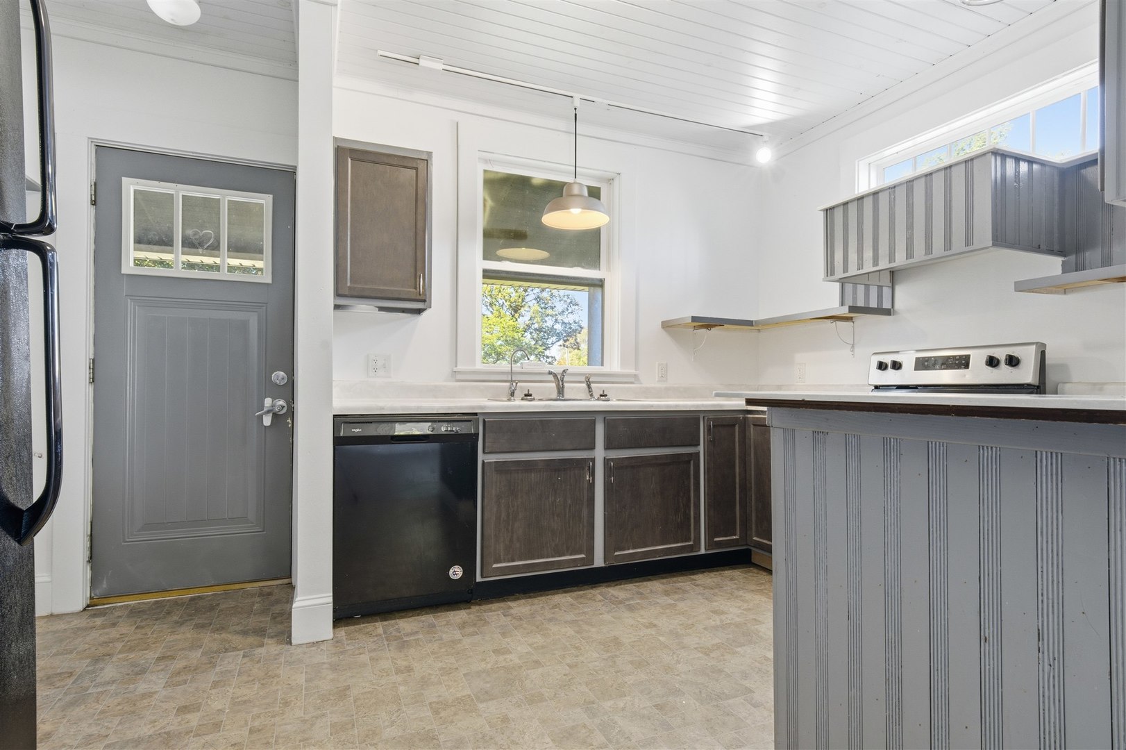 305 S Perry Street, Carlock, IL 61725