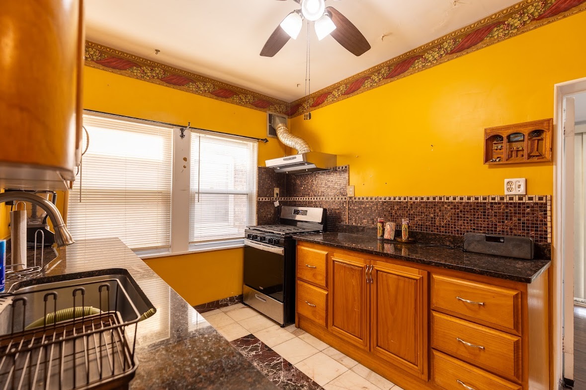 6840 29th Place, Berwyn, IL 60402