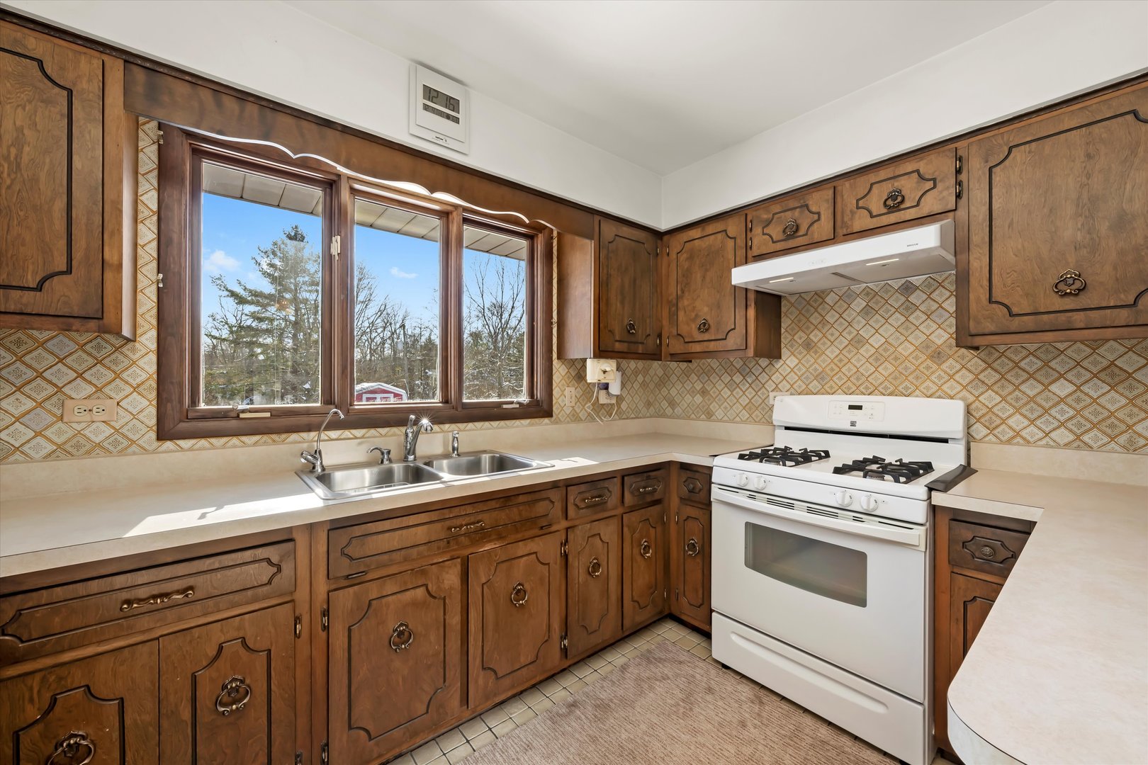 2033 E Hickory Street, Crete, IL 60417