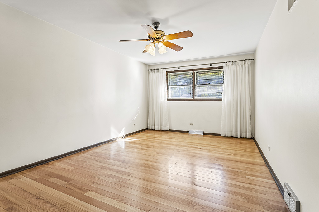 8335 W 90th Street, Hickory Hills, IL 60457