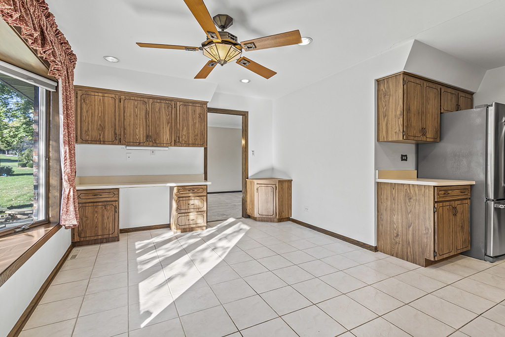 8335 W 90th Street, Hickory Hills, IL 60457