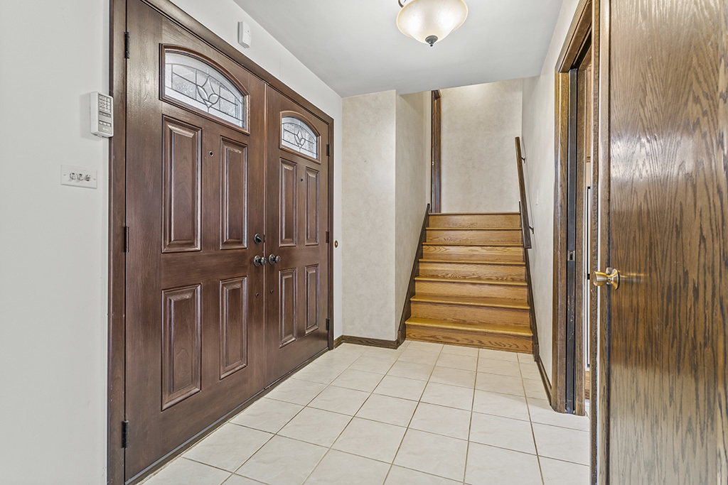 8335 W 90th Street, Hickory Hills, IL 60457