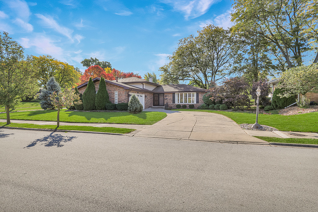 8335 W 90th Street, Hickory Hills, IL 60457