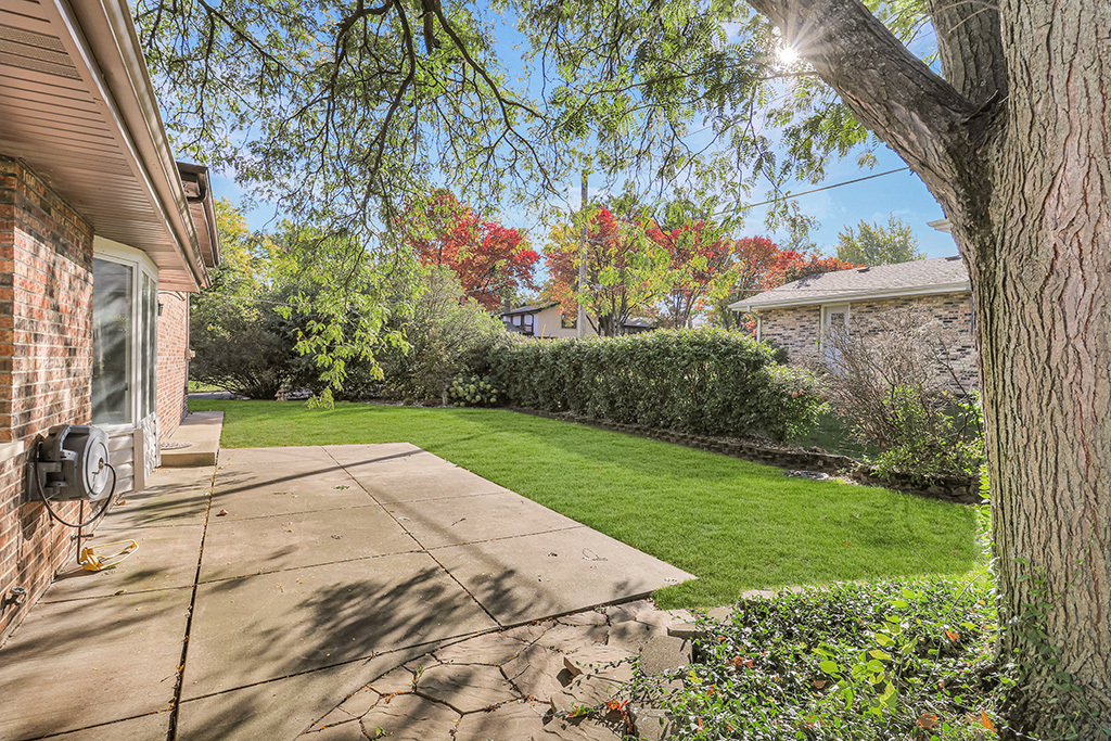 8335 W 90th Street, Hickory Hills, IL 60457