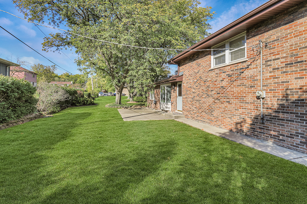 8335 W 90th Street, Hickory Hills, IL 60457