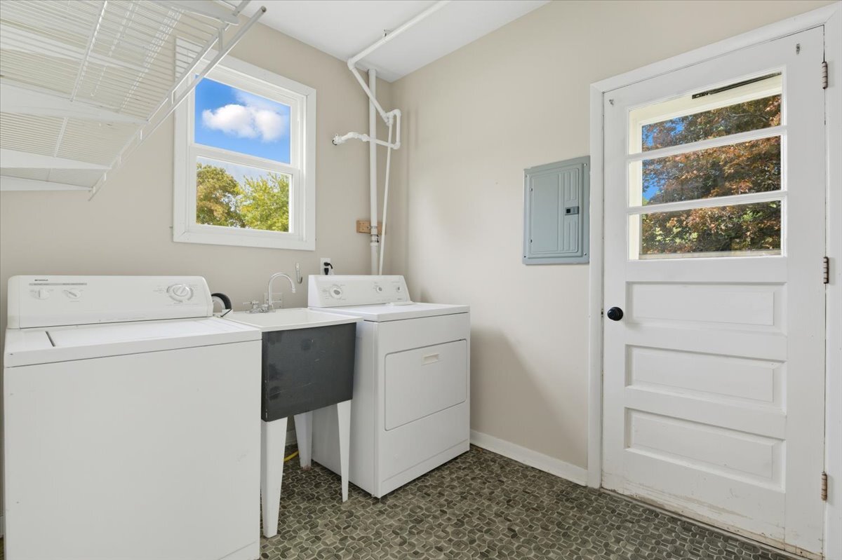 2124 Burr Oak Lane, Lindenhurst, IL 60046