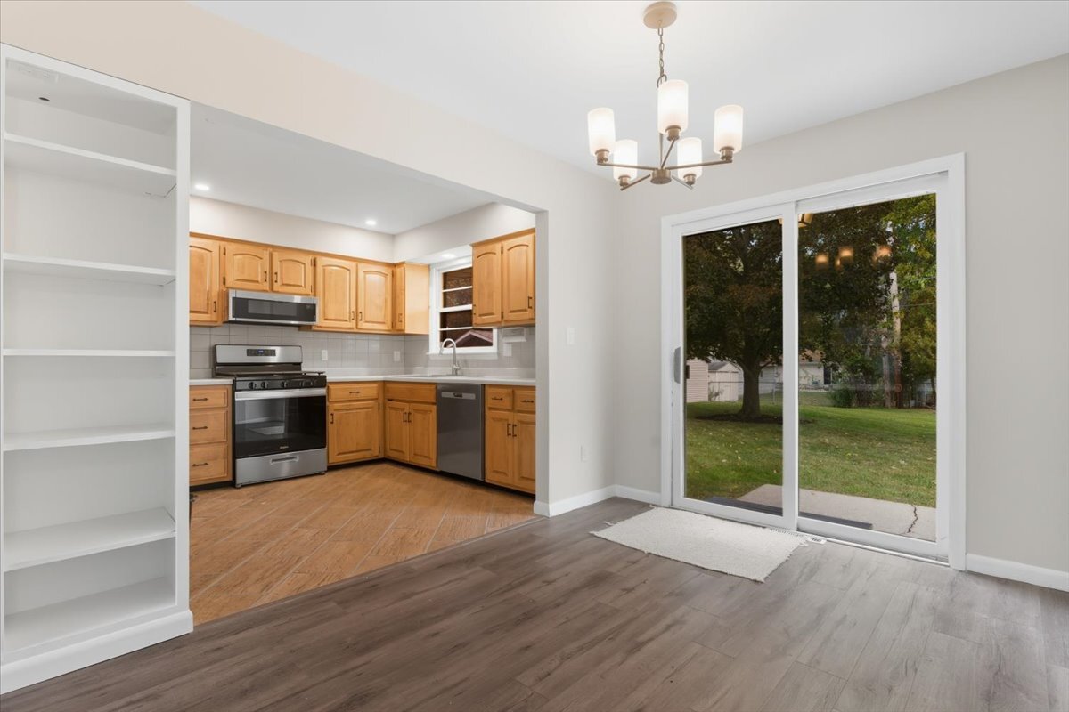 2124 Burr Oak Lane, Lindenhurst, IL 60046