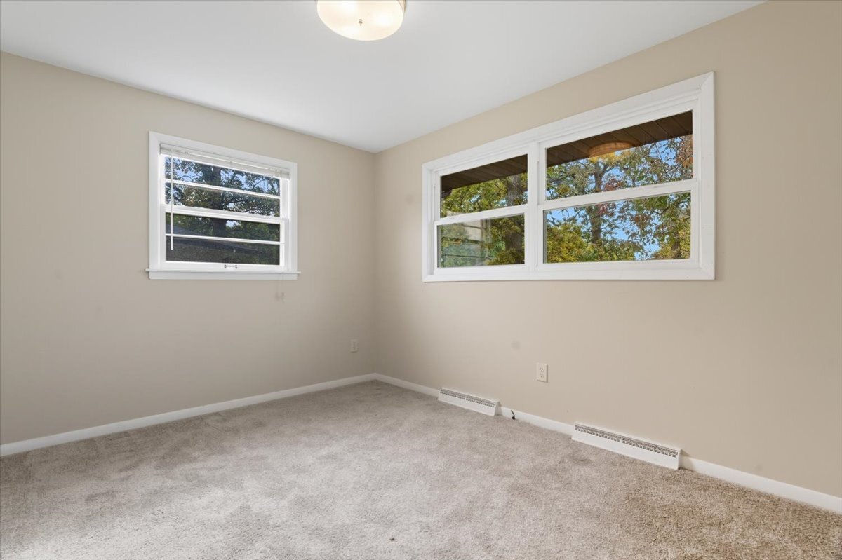 2124 Burr Oak Lane, Lindenhurst, IL 60046