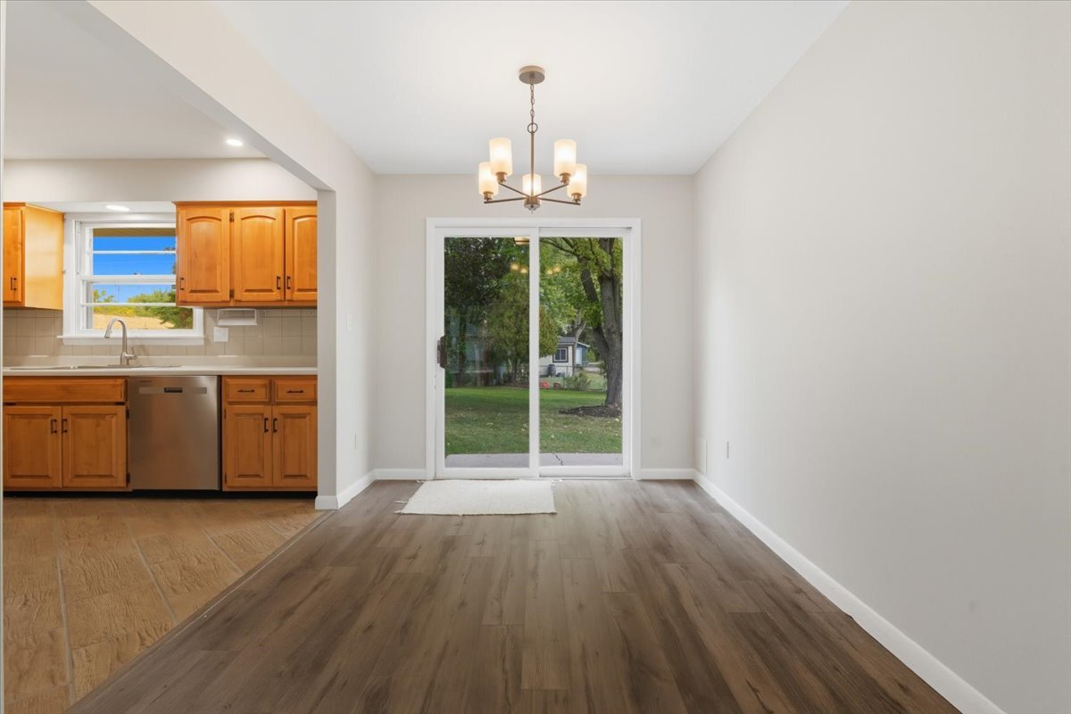 2124 Burr Oak Lane, Lindenhurst, IL 60046