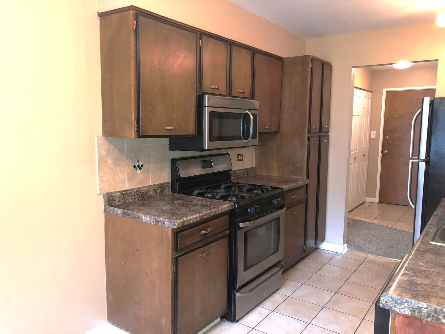 1331 S Finley Road #208, Lombard, IL 60148