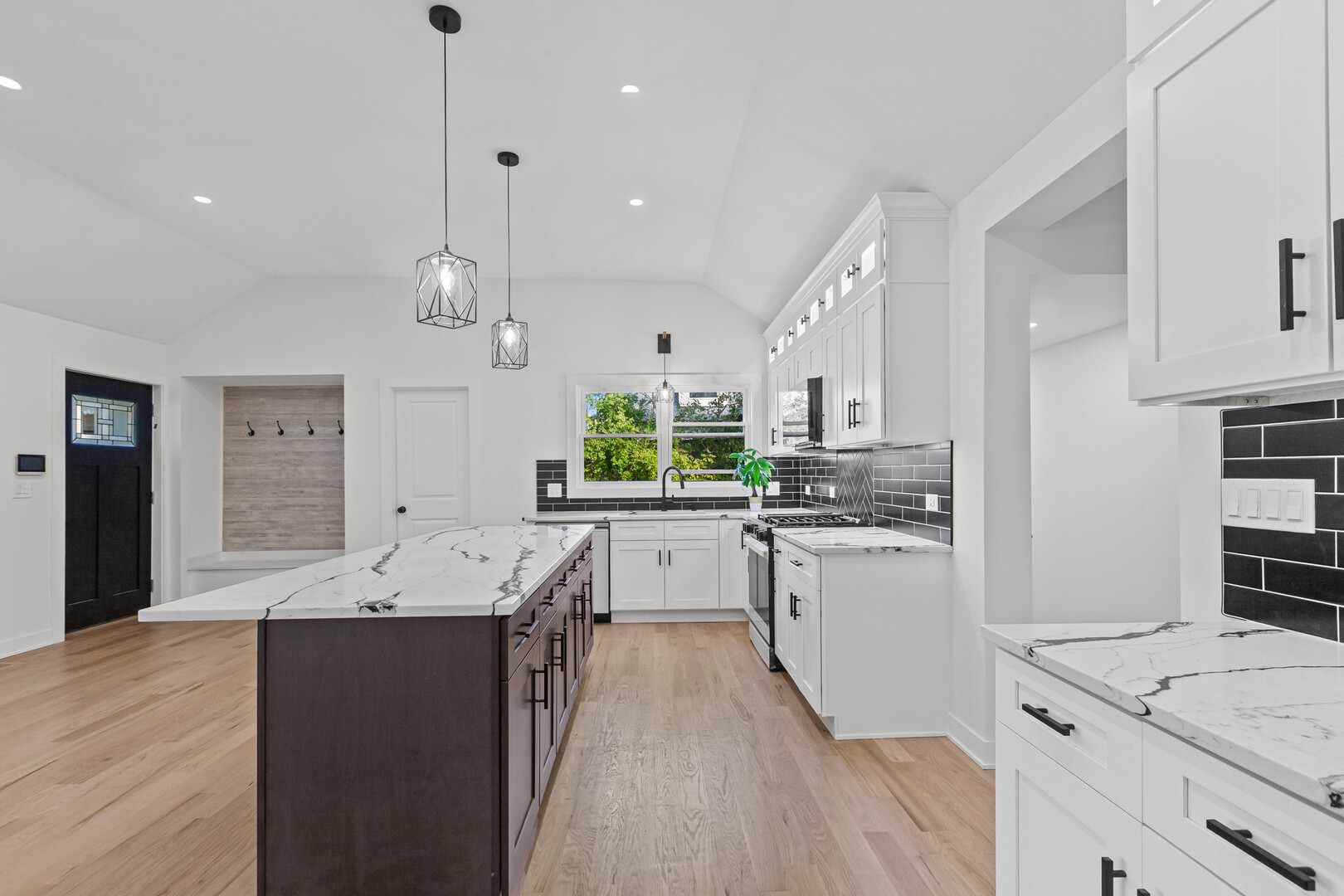 1531 Marion Street, Schaumburg, IL 60193