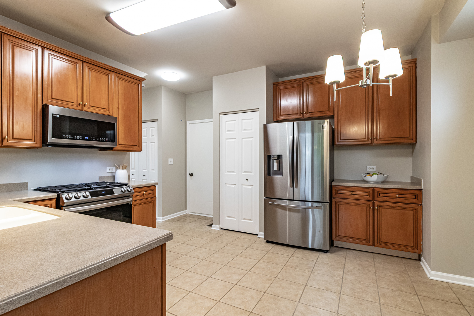 1759 S Fallbrook Drive, Round Lake, IL 60073
