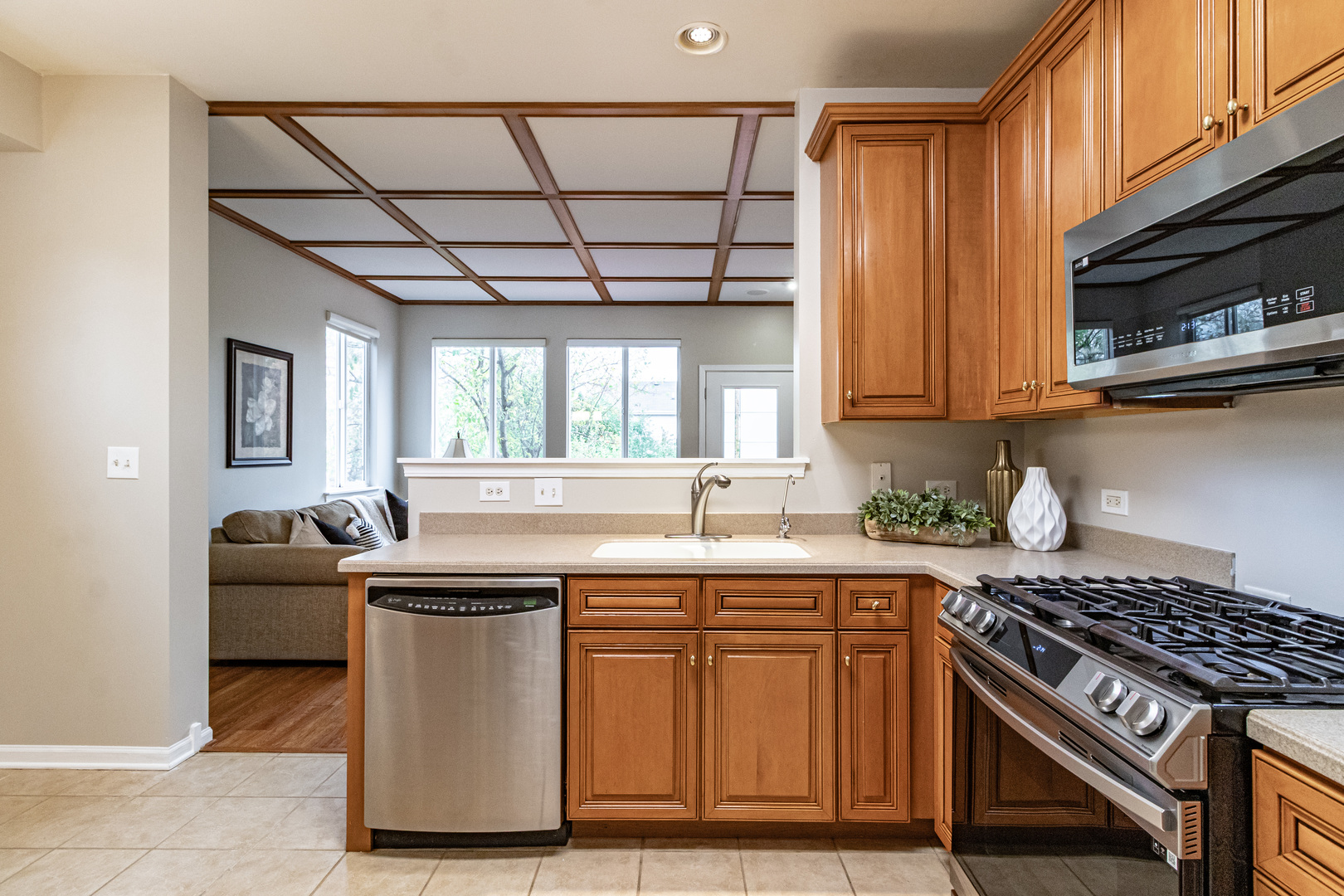 1759 S Fallbrook Drive, Round Lake, IL 60073