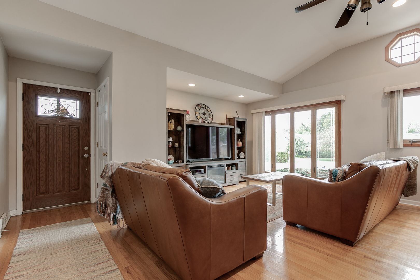 2521 Gayle Court, Glenview, IL 60025