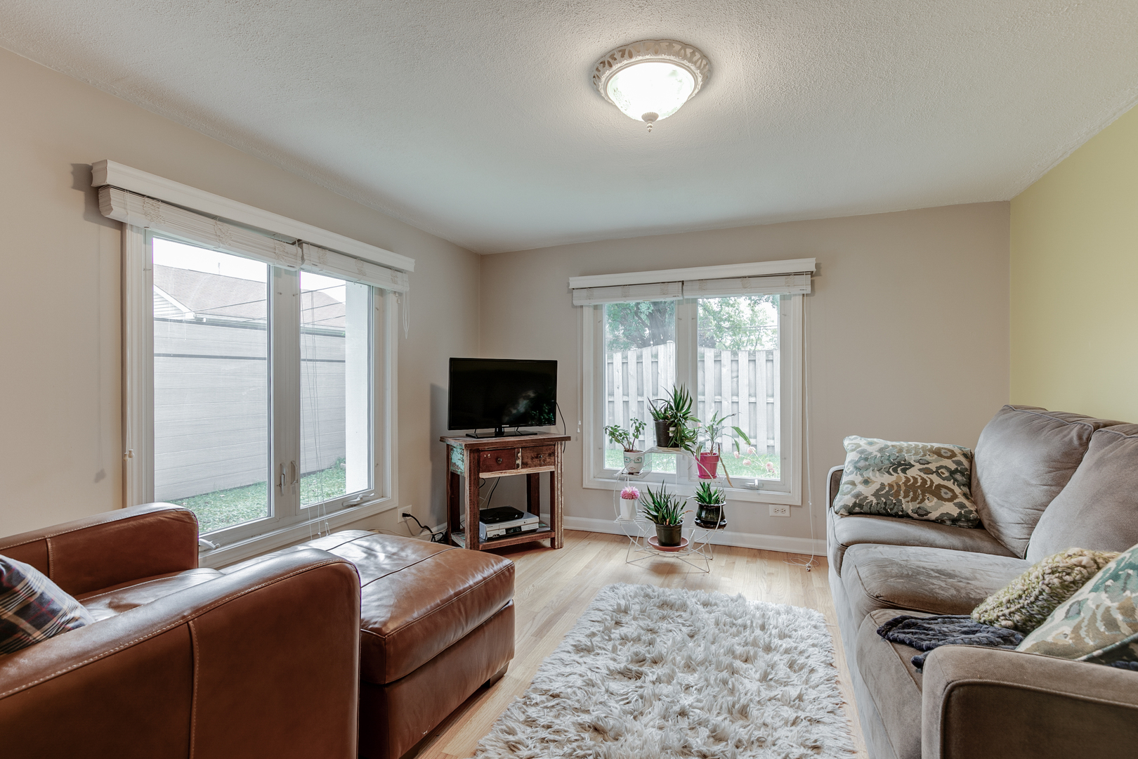 2521 Gayle Court, Glenview, IL 60025