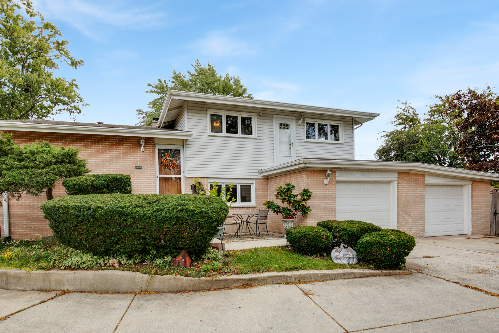 2521 Gayle Court, Glenview, IL 60025