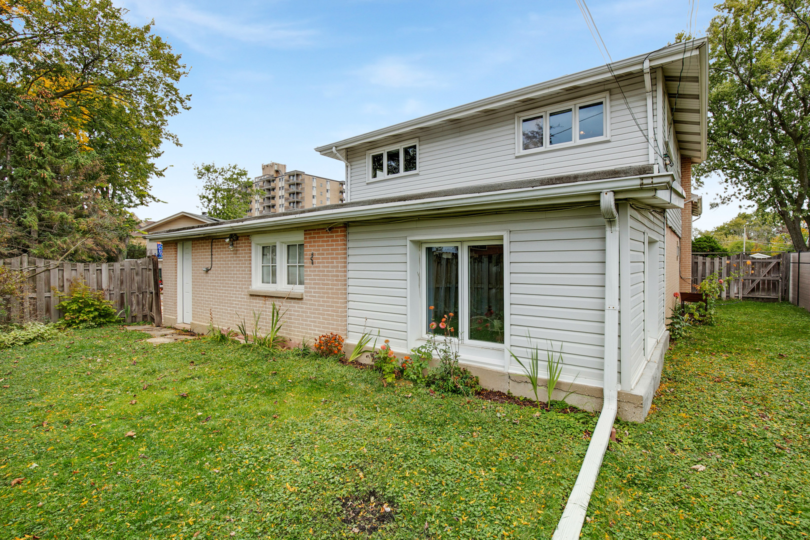 2521 Gayle Court, Glenview, IL 60025