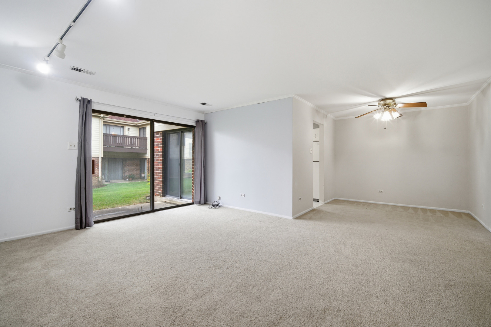 831 E Carriage Lane #1, Palatine, IL 60074