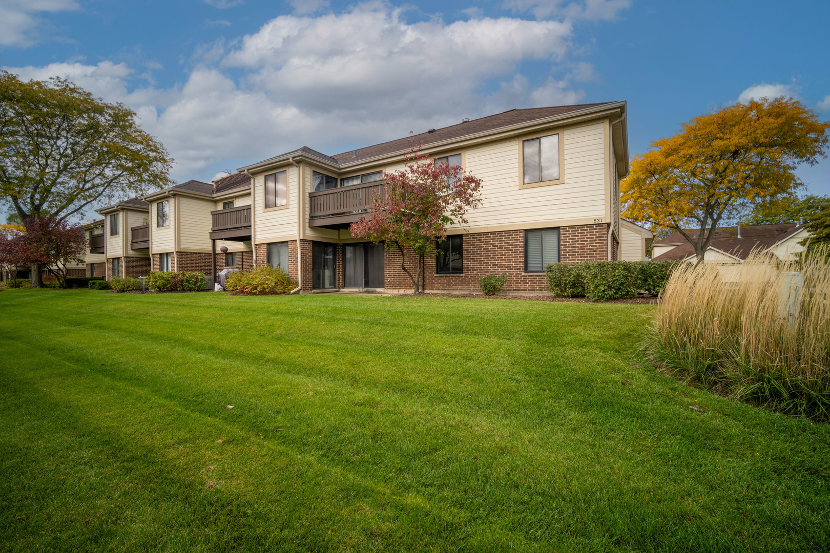 831 E Carriage Lane #1, Palatine, IL 60074