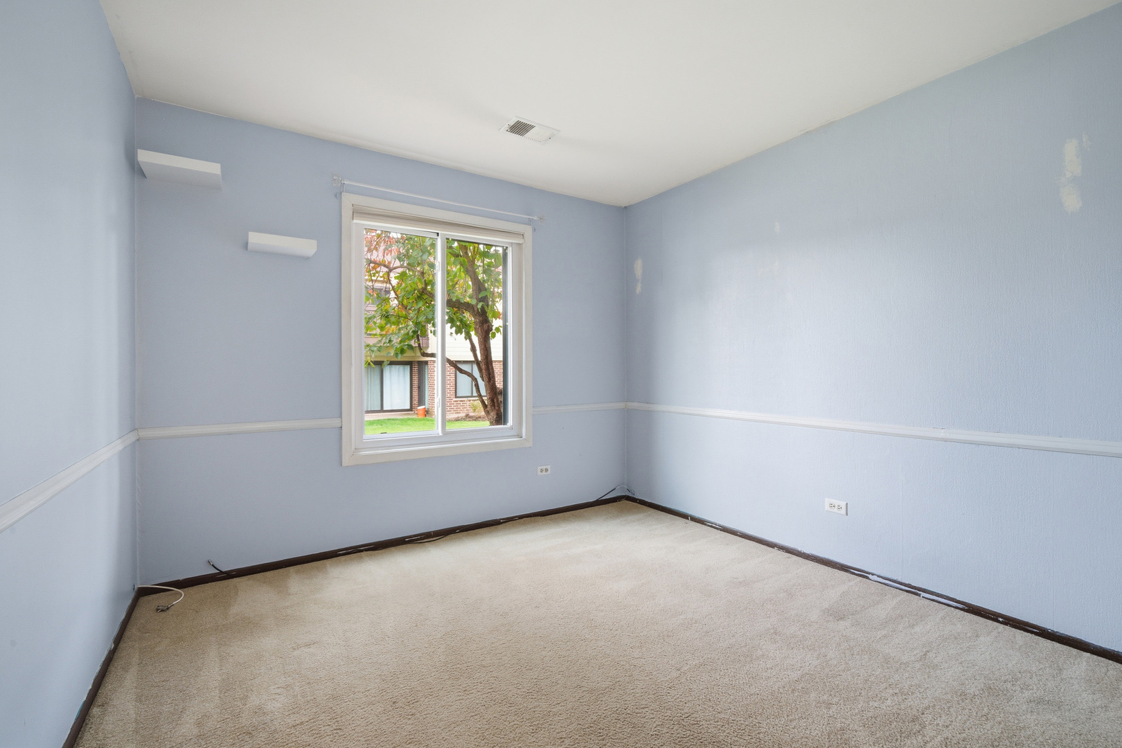 831 E Carriage Lane #1, Palatine, IL 60074