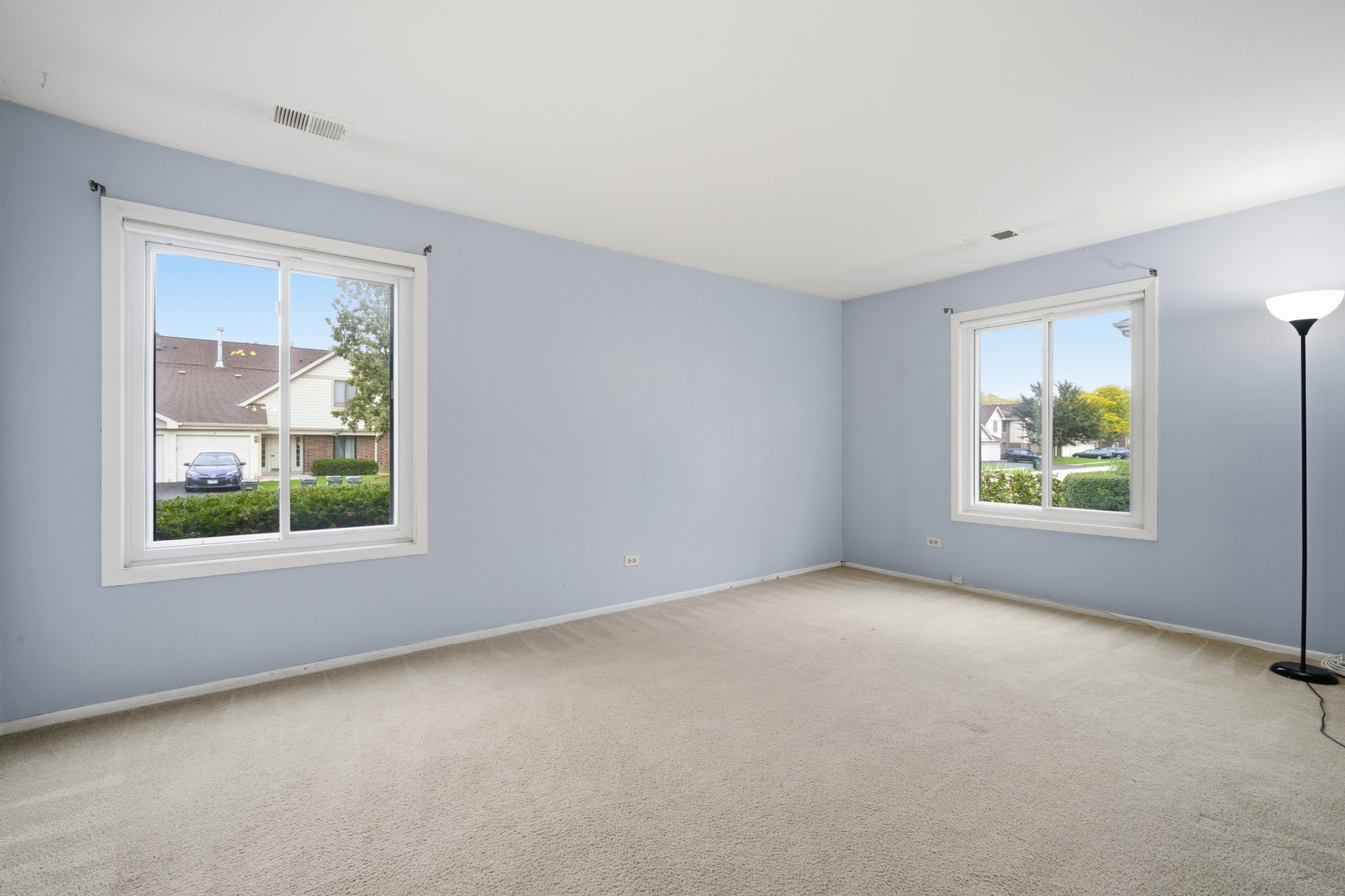 831 E Carriage Lane #1, Palatine, IL 60074