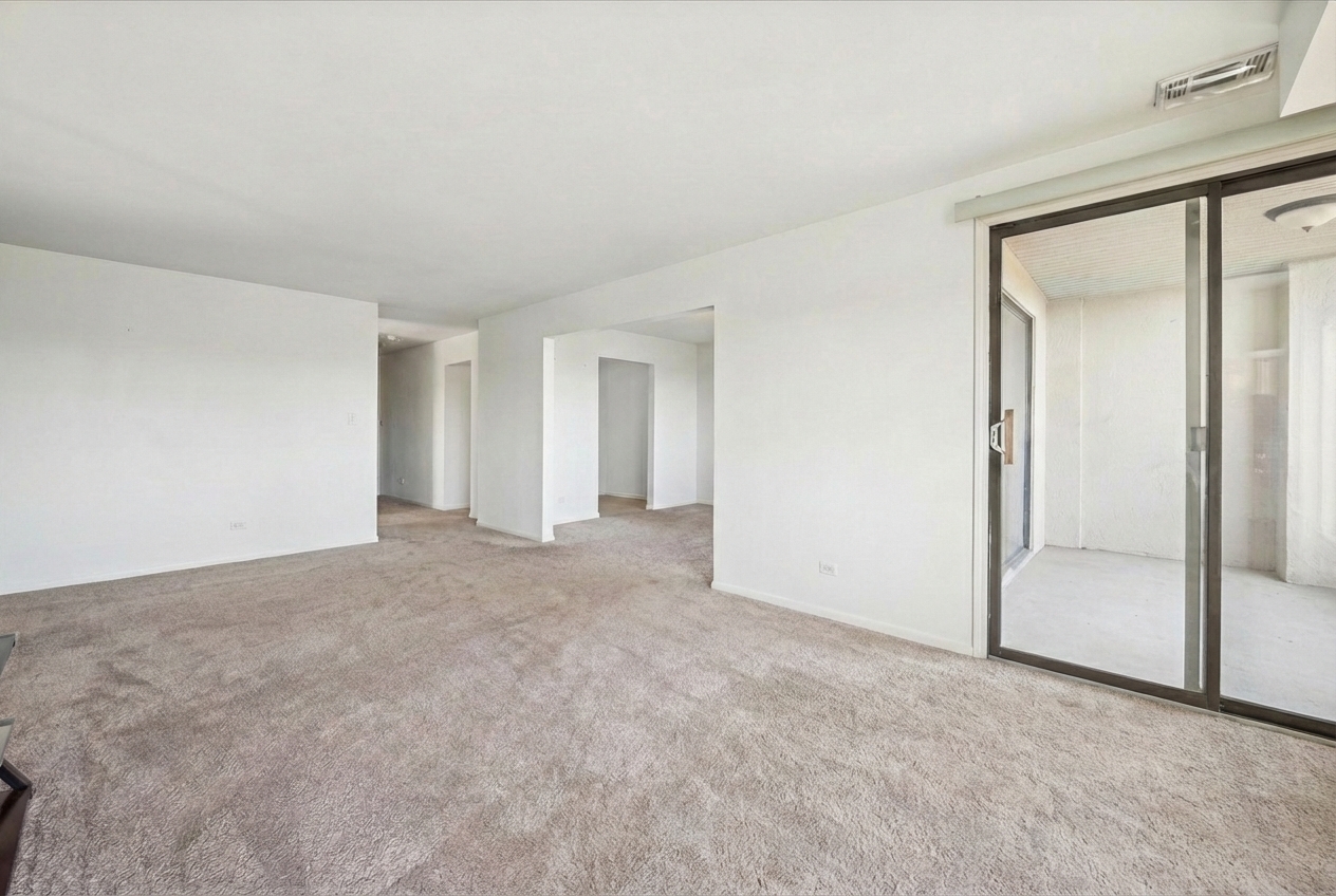 453 Raintree Drive #5A, Glen Ellyn, IL 60137