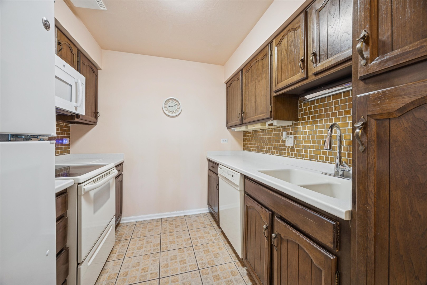 453 Raintree Drive #5A, Glen Ellyn, IL 60137