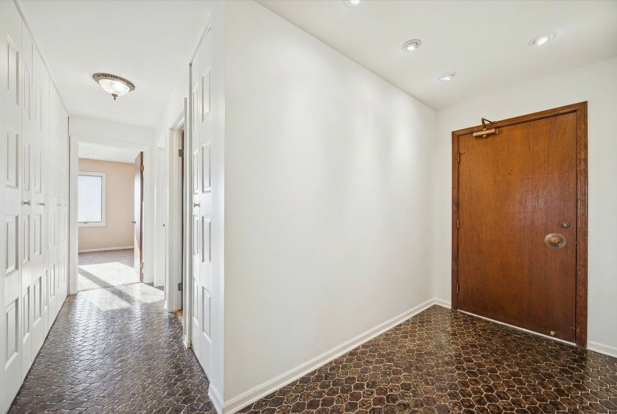 453 Raintree Drive #5A, Glen Ellyn, IL 60137