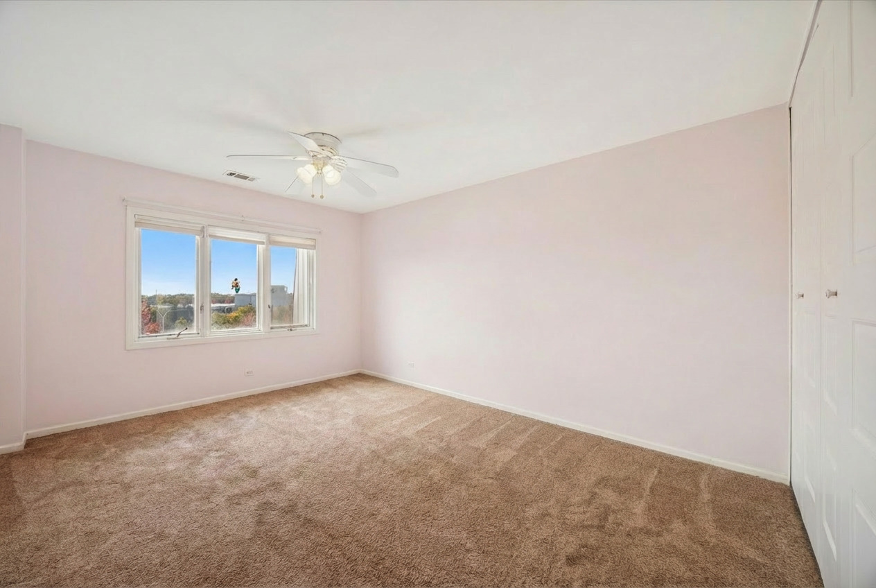 453 Raintree Drive #5A, Glen Ellyn, IL 60137