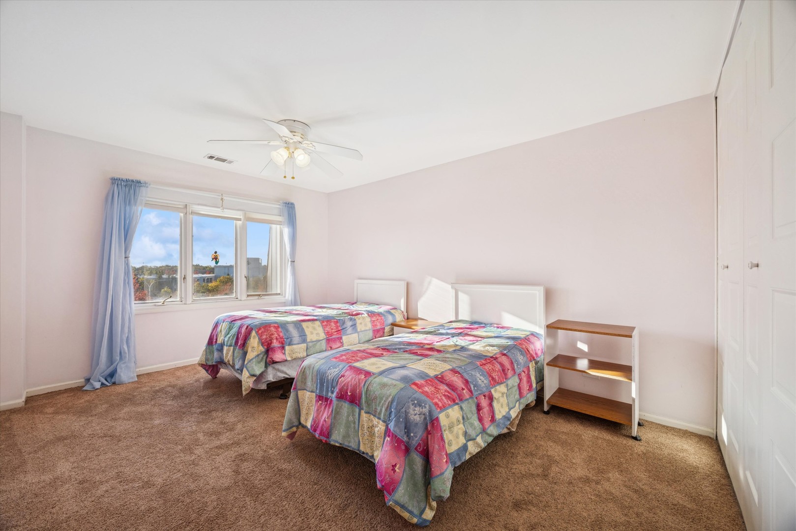 453 Raintree Drive #5A, Glen Ellyn, IL 60137