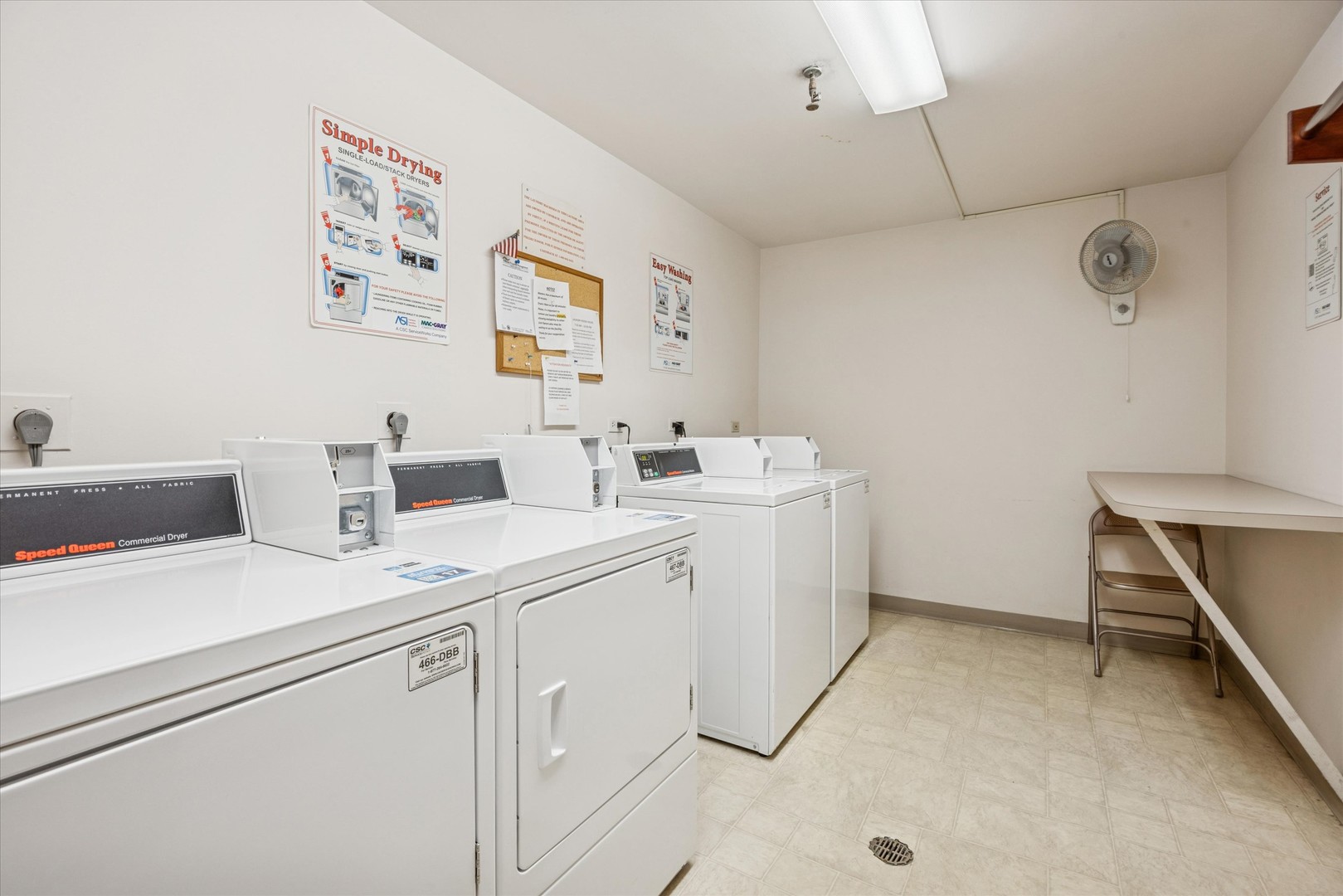 453 Raintree Drive #5A, Glen Ellyn, IL 60137