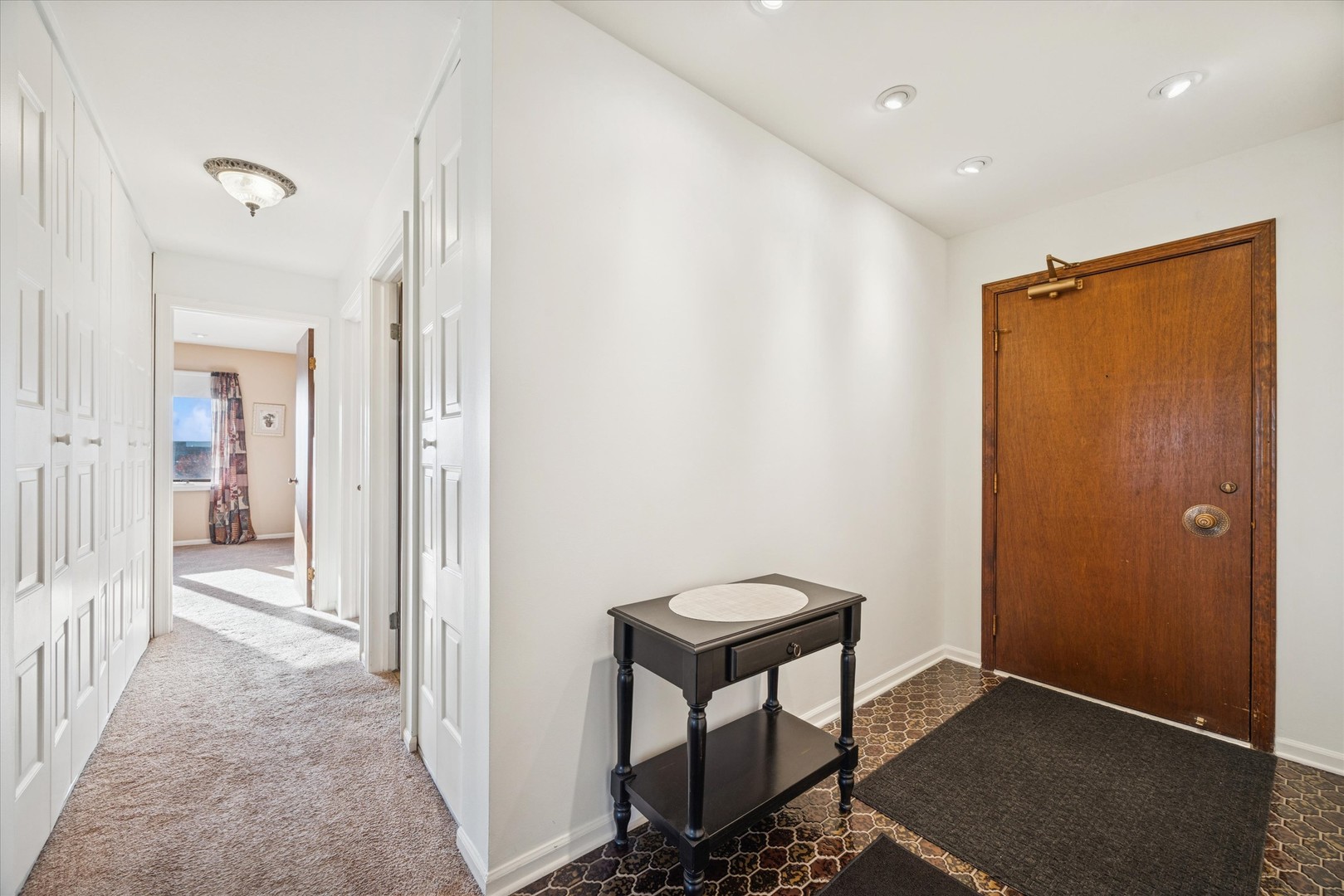 453 Raintree Drive #5A, Glen Ellyn, IL 60137