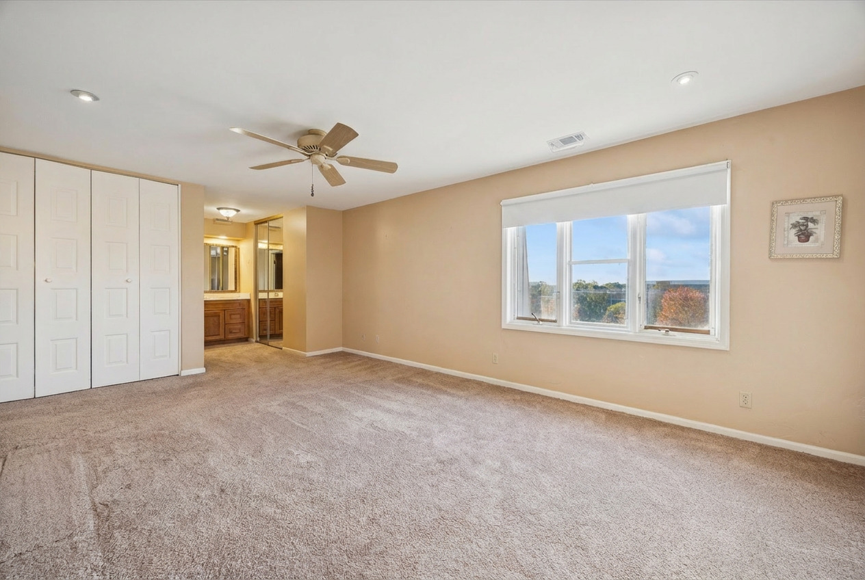 453 Raintree Drive #5A, Glen Ellyn, IL 60137