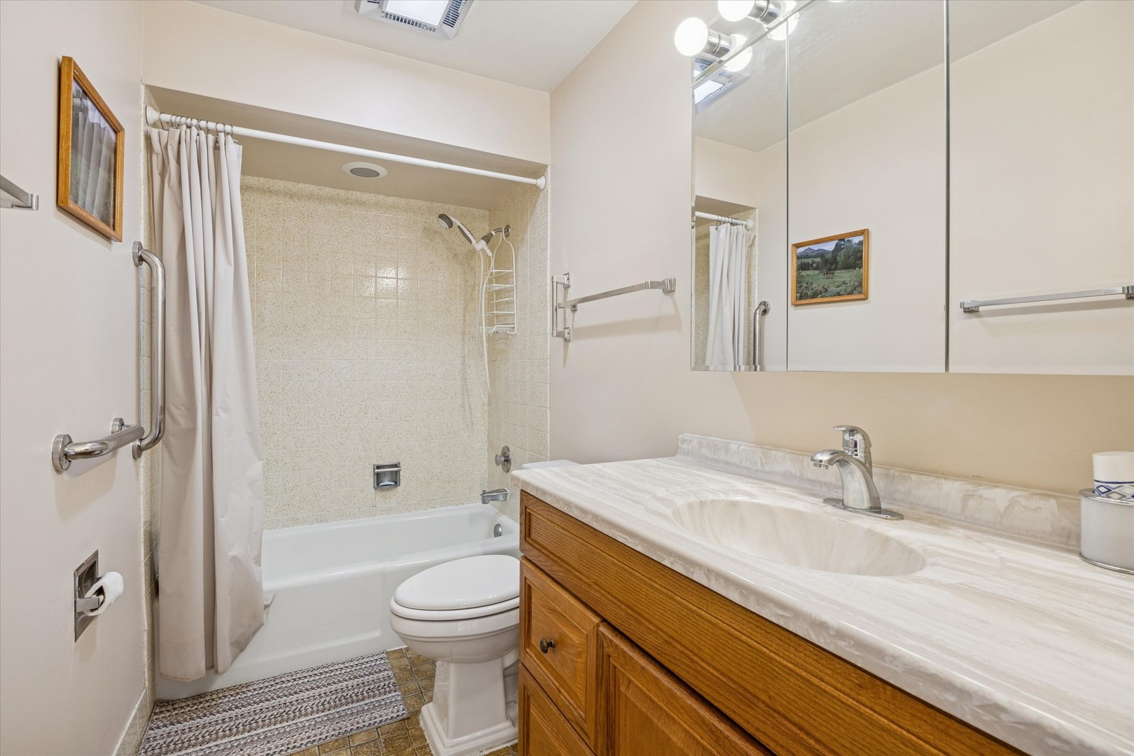 453 Raintree Drive #5A, Glen Ellyn, IL 60137