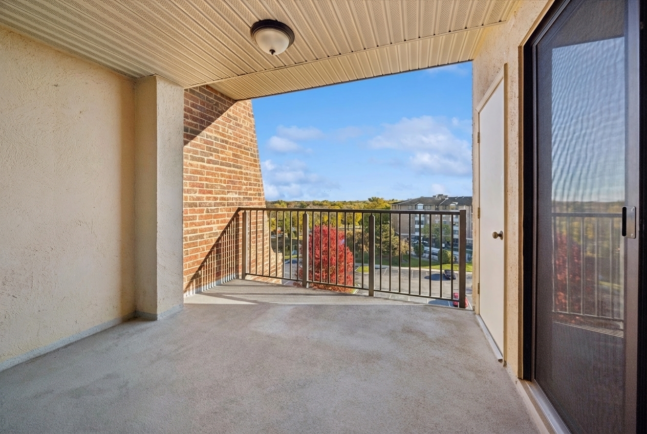 453 Raintree Drive #5A, Glen Ellyn, IL 60137