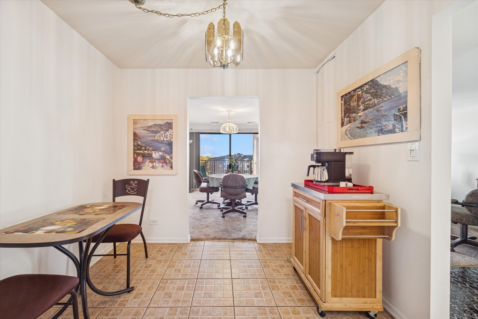 453 Raintree Drive #5A, Glen Ellyn, IL 60137