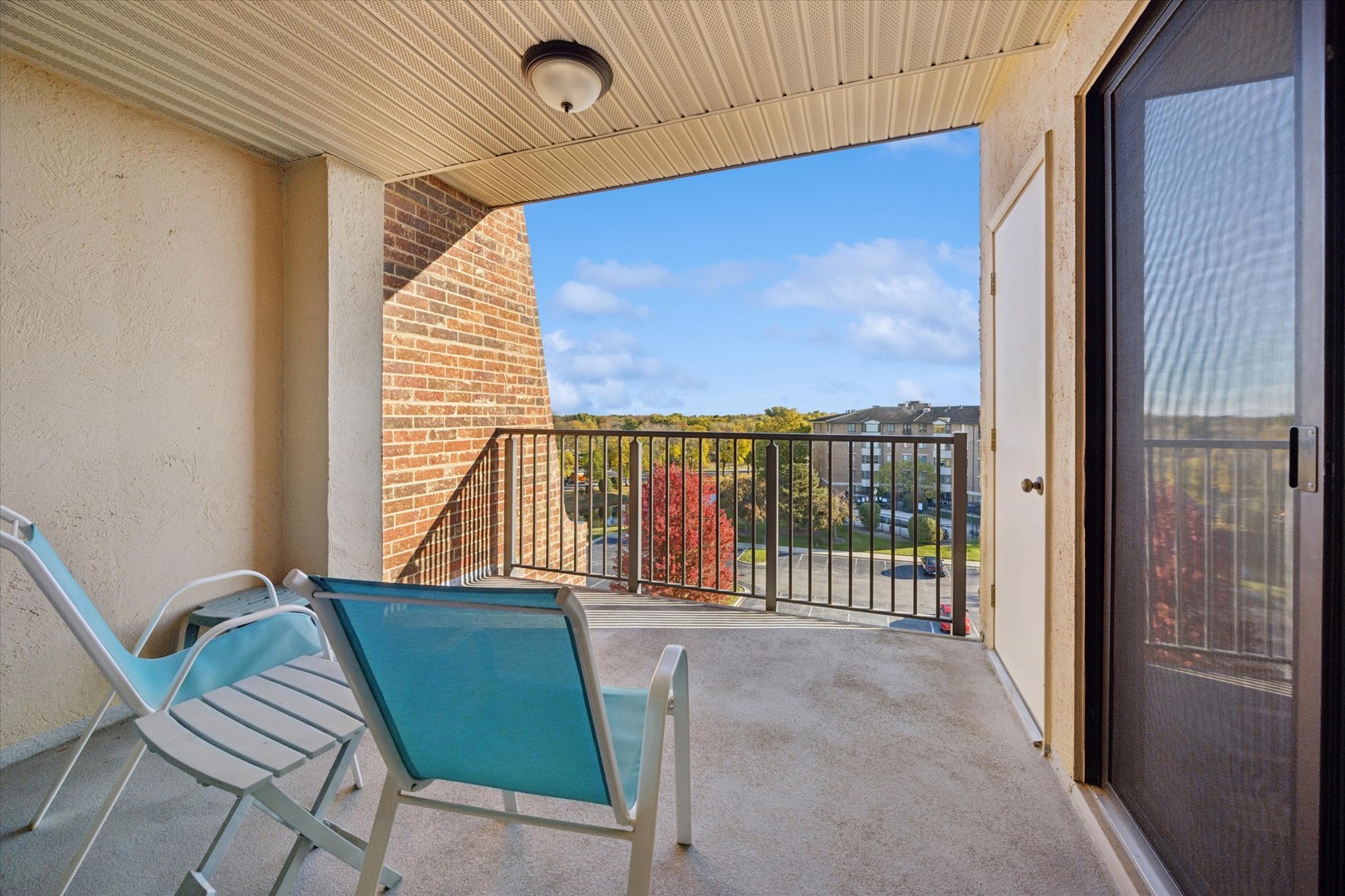 453 Raintree Drive #5A, Glen Ellyn, IL 60137