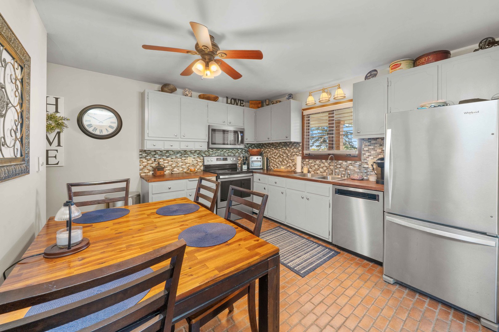 10266 Pritchard Road, Hinckley, IL 60520